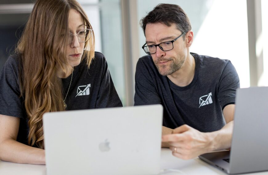 L’IA entre dans les équipes : comment Claude modifie la collaboration entre humains et logiciels ?