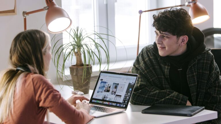 Combien de conversations gratuites sont possibles sur Claude ?