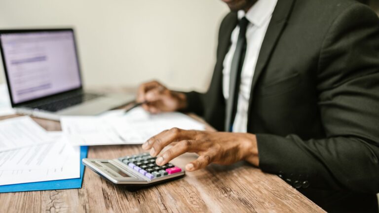 Calculer le TJM en portage salarial : éléments à considérer